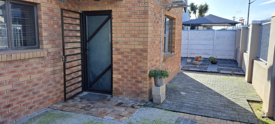 5 Bedroom Property for Sale in Parow Valley Western Cape